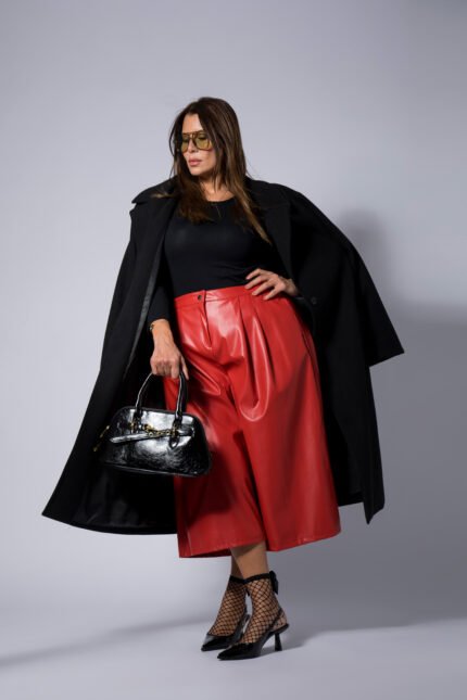 Shop the Look - Manteau Paloma Noir et Bermuda Bénédicte Rouge