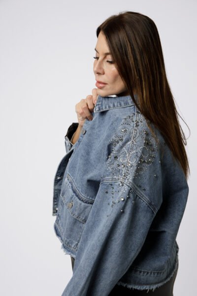 Veste grande taille en jean épaule perles et strass PRISCA