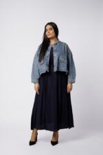 Veste grande taille en jean épaule perles et strass PRISCA