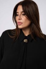 Blouse à lavallière bijou- ALEXIA – Image 4