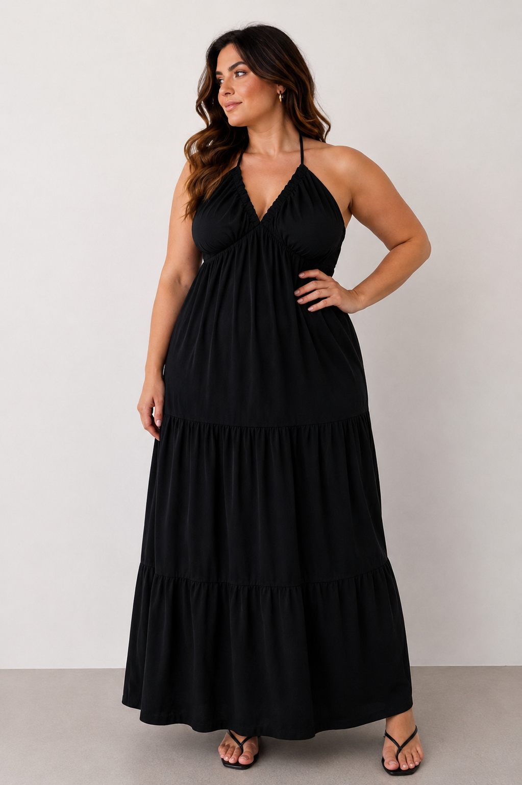 Robe Grande Taille STELLA noir face Rachael Miles Paris Robe longue col halter - STELLA – Image 1