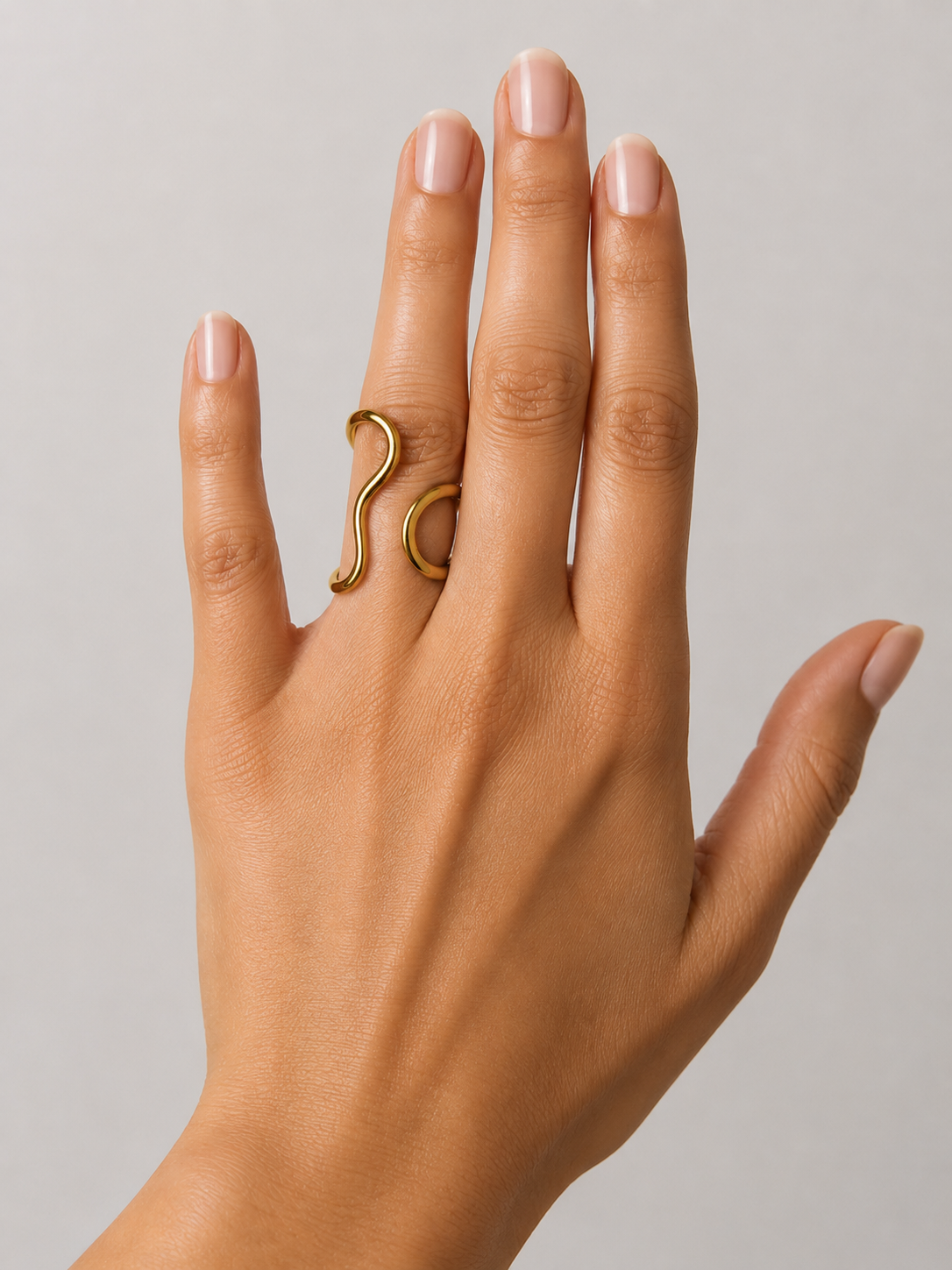 Bague ALYA acier inoxydable Rachael Miles Paris main Bague Ajustable en Acier Inoxydable Doré - ALYA – Image 1