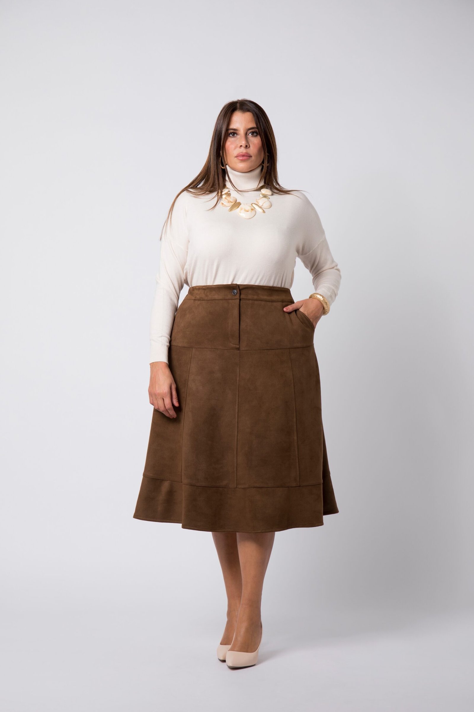 Jupe grande taille suédine Camel Irina - 1 Jupe grande taille suédine Choco Irina - 1