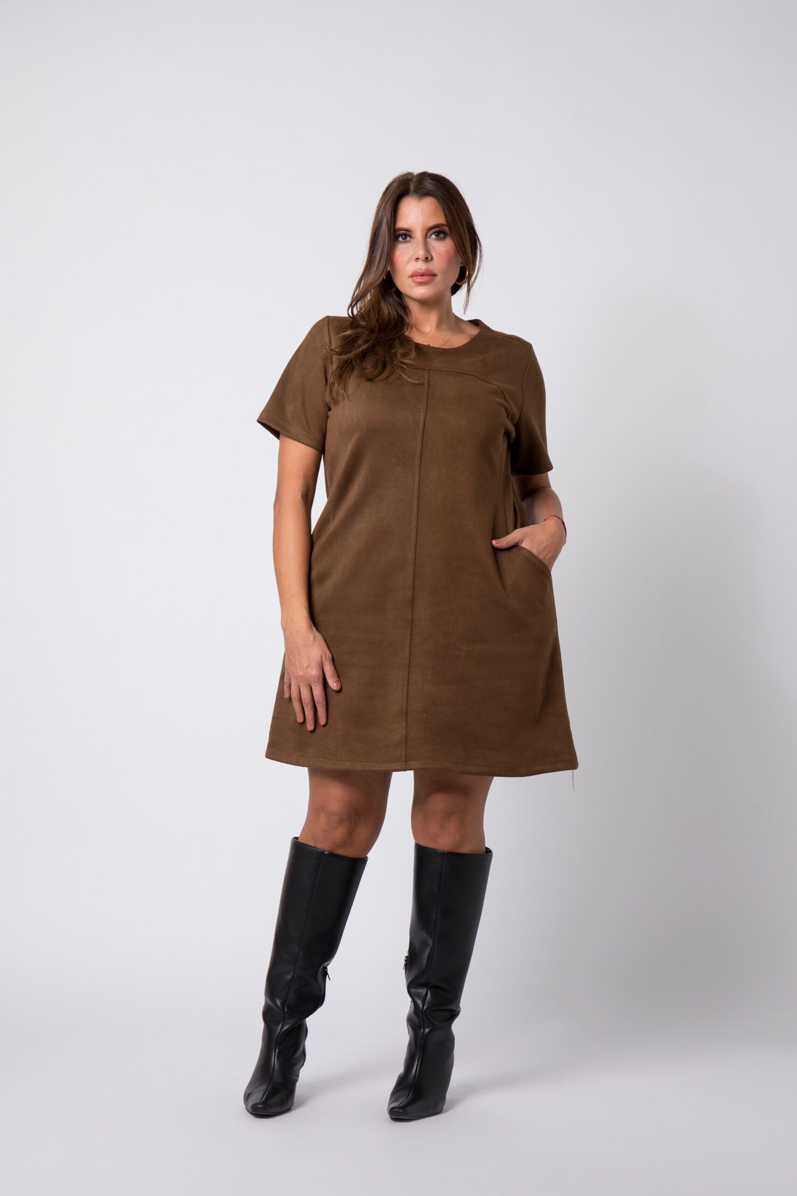Robe en Suédine grande taille Choco Savéria Robe en Suédine grande taille Choco Savéria