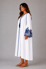 Robe blanche borderie bleue ATHÉNA - profil